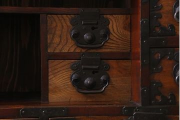 アンティーク家具　古民具・骨董　前面ケヤキ材　格式高い和の空間を演出する松本帳場箪笥(衣装箪笥、引き出し)(R-037807)