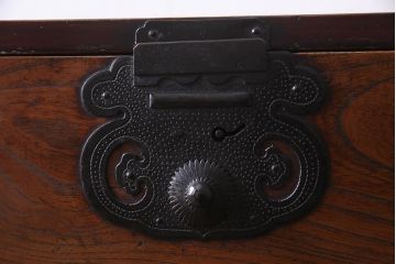 アンティーク家具　古民具・骨董　前面ケヤキ材　格式高い和の空間を演出する松本帳場箪笥(衣装箪笥、引き出し)(R-037807)