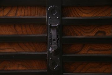 アンティーク家具　古民具・骨董　前面ケヤキ材　格式高い和の空間を演出する松本帳場箪笥(衣装箪笥、引き出し)(R-037807)