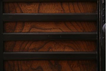 アンティーク家具　古民具・骨董　前面ケヤキ材　格式高い和の空間を演出する松本帳場箪笥(衣装箪笥、引き出し)(R-037807)