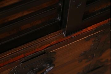 アンティーク家具　古民具・骨董　前面ケヤキ材　格式高い和の空間を演出する松本帳場箪笥(衣装箪笥、引き出し)(R-037807)