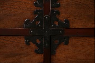 アンティーク家具　古民具・骨董　前面ケヤキ材　格式高い和の空間を演出する松本帳場箪笥(衣装箪笥、引き出し)(R-037807)