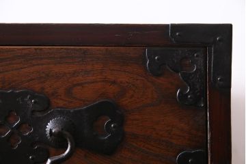 アンティーク家具　古民具・骨董　前面ケヤキ材　格式高い和の空間を演出する松本帳場箪笥(衣装箪笥、引き出し)(R-037807)