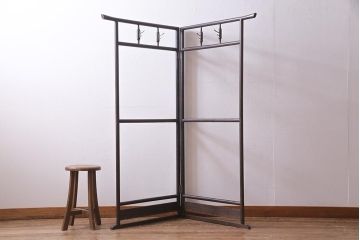 アンティーク家具　桑材　和風インテリアにおすすめなフック付きの便利な衣桁(着物掛け、ハンガーラック)