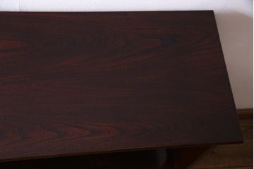 中古　国産工芸家具　漆塗り　ケヤキ材　高級感を高める網代編みの引き戸の茶棚(飾棚、戸棚)(R-037812)