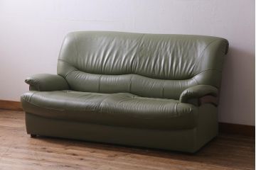 中古　カリモク　ナチュラルテイストにも馴染むオリーブグリーンの2.5人掛けソファ(037814)