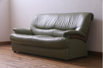 中古　カリモク　ナチュラルテイストにも馴染むオリーブグリーンの2.5人掛けソファ(037814)