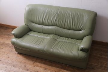 中古　カリモク　ナチュラルテイストにも馴染むオリーブグリーンの2.5人掛けソファ(037814)