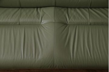 中古　カリモク　ナチュラルテイストにも馴染むオリーブグリーンの2.5人掛けソファ(037814)