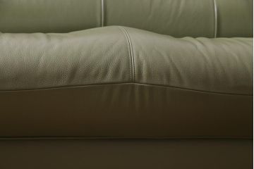 中古　カリモク　ナチュラルテイストにも馴染むオリーブグリーンの2.5人掛けソファ(037814)