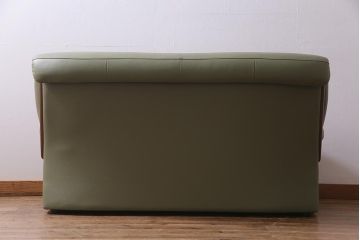 中古　カリモク　ナチュラルテイストにも馴染むオリーブグリーンの2.5人掛けソファ(037814)