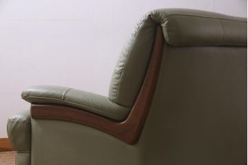 中古　カリモク　ナチュラルテイストにも馴染むオリーブグリーンの2.5人掛けソファ(037814)