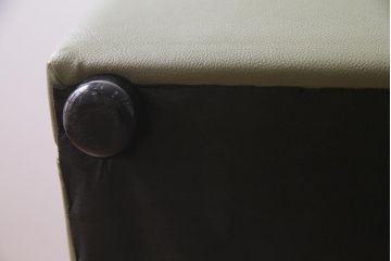 中古　カリモク　ナチュラルテイストにも馴染むオリーブグリーンの2.5人掛けソファ(037814)