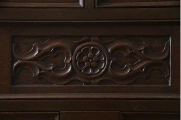 ビンテージ家具　神戸洋家具老舗たかねや製　オーク材　クラシカルな意匠がおしゃれなチェスト(引き出し、永田良介、ヴィンテージ)(R-037815)