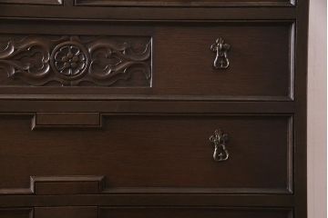 ビンテージ家具　神戸洋家具老舗たかねや製　オーク材　クラシカルな意匠がおしゃれなチェスト(引き出し、永田良介、ヴィンテージ)(R-037815)