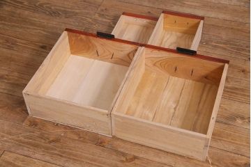 ビンテージ家具　国産民芸家具　ケヤキ材の杢目が美しい高級感あふれる米沢車箪笥(帳場箪笥)(R-037816)