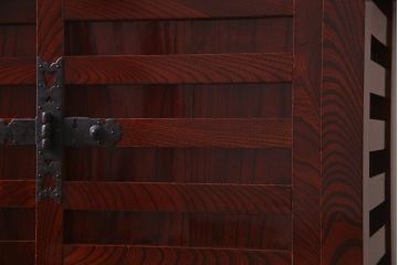 ビンテージ家具　国産民芸家具　ケヤキ材の杢目が美しい高級感あふれる米沢車箪笥(帳場箪笥)(R-037816)