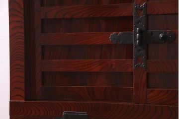 ビンテージ家具　国産民芸家具　ケヤキ材の杢目が美しい高級感あふれる米沢車箪笥(帳場箪笥)(R-037816)