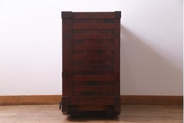 ビンテージ家具　国産民芸家具　ケヤキ材の杢目が美しい高級感あふれる米沢車箪笥(帳場箪笥)(R-037816)