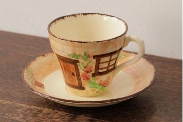 ヴィンテージ雑貨　イギリス　コテージのようなデザインが可愛らしいカップ&ソーサー(洋食器、ビンテージ)(R-037818)
