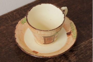 ヴィンテージ雑貨　イギリス　コテージのようなデザインが可愛らしいカップ&ソーサー(洋食器、ビンテージ)(R-037818)