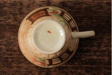 ヴィンテージ雑貨　イギリス　コテージのようなデザインが可愛らしいカップ&ソーサー(洋食器、ビンテージ)(R-037818)
