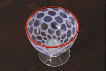 アンティーク雑貨　大正期　赤縁乳白水玉紋碗形　氷コップ(拭きガラス)(R-037826)