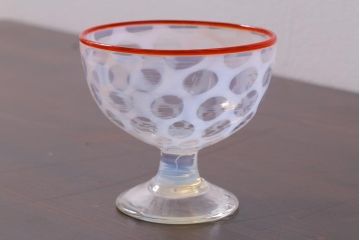 アンティーク雑貨　大正期　赤縁乳白水玉紋碗形　氷コップ(拭きガラス)(R-037826)