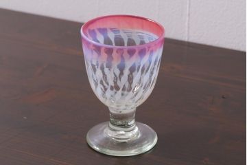 アンティーク雑貨　古民具・骨董　和ガラス　乳白色　赤縁玉垂れ文なつめ形氷コップ(R-037827)