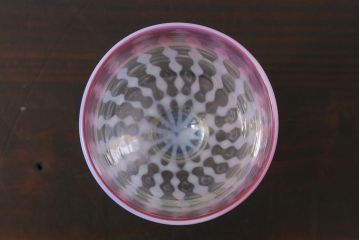 アンティーク雑貨　古民具・骨董　和ガラス　乳白色　赤縁玉垂れ文なつめ形氷コップ(R-037828)