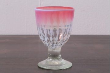 アンティーク雑貨　古民具・骨董　和ガラス　乳白色　赤縁玉垂れ文なつめ形氷コップ(R-037828)