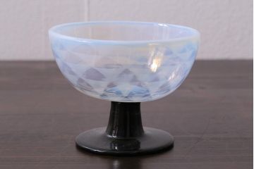 アンティーク雑貨　大正期　乳白鱗紋エナメル脚　碗形氷コップ(R-037829)