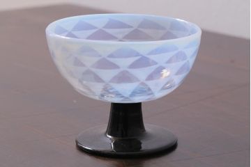 アンティーク雑貨　大正期　乳白鱗紋エナメル脚　碗形氷コップ(R-037829)