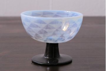 アンティーク雑貨　大正期　乳白鱗紋エナメル脚　碗形氷コップ(R-037829)