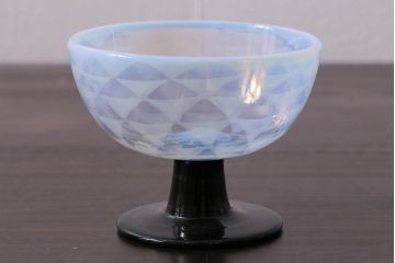 アンティーク雑貨　大正期　乳白鱗紋エナメル脚　碗形氷コップ(R-037829)