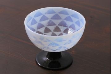 アンティーク雑貨　大正期　乳白鱗紋エナメル脚　碗形氷コップ(R-037830)