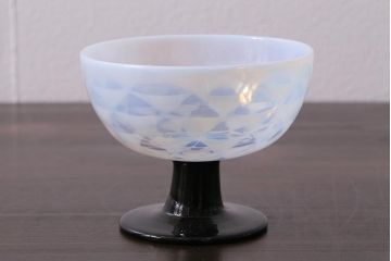 アンティーク雑貨　大正期　乳白鱗紋エナメル脚　碗形氷コップ(R-037830)