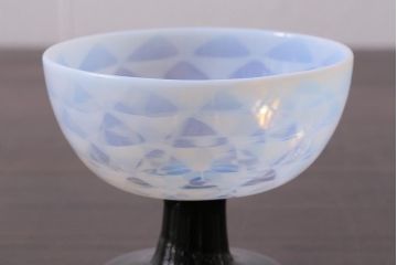 アンティーク雑貨　大正期　乳白鱗紋エナメル脚　碗形氷コップ(R-037830)