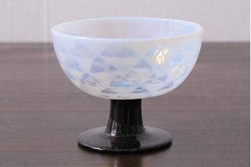 アンティーク雑貨　大正期　乳白鱗紋エナメル脚　碗形氷コップ(R-037830)
