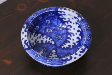 アンティーク雑貨　明治期　花波ねじり文　ベロ藍　染付深鉢・大(R-037831)