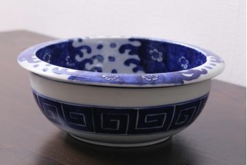 アンティーク雑貨　明治期　花波ねじり文　ベロ藍　染付深鉢・大(R-037831)
