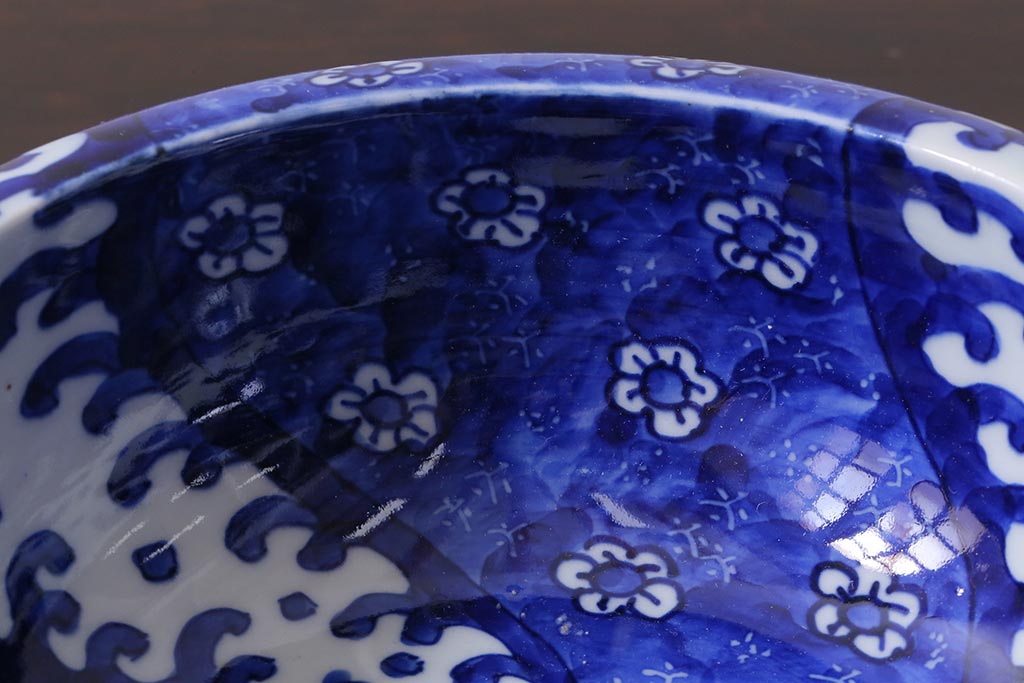アンティーク雑貨　明治期　花波ねじり文　ベロ藍　染付深鉢・大(R-037831)