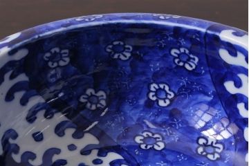 アンティーク雑貨　明治期　花波ねじり文　ベロ藍　染付深鉢・大(R-037831)