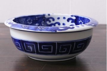 アンティーク雑貨　明治期　花波ねじり文　ベロ藍　染付深鉢・大(R-037831)