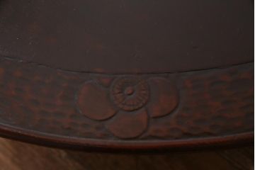 レトロ家具　和製アンティーク　鎌倉彫りが珍しい丸ちゃぶ台(折り畳み式テーブル、ローテーブル、座卓)(R-037833)