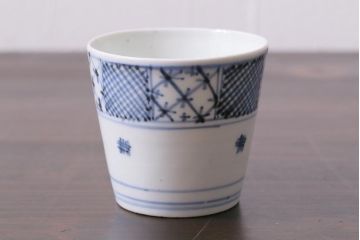 アンティーク雑貨　江戸中期　古伊万里　幾何学文蕎麦猪口(R-037839)