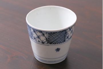 アンティーク雑貨　江戸中期　古伊万里　幾何学文蕎麦猪口(R-037839)