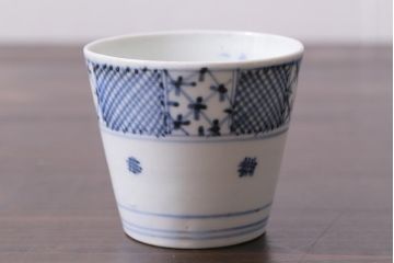 アンティーク雑貨　江戸中期　古伊万里　幾何学文蕎麦猪口(R-037839)