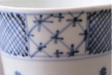 アンティーク雑貨　江戸中期　古伊万里　幾何学文蕎麦猪口(R-037839)