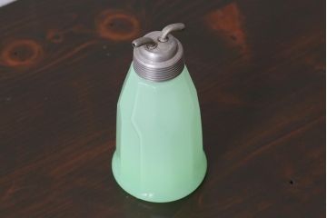 アンティーク雑貨　昭和初期　ウランミルクガラス　調味料入れ(キッチン雑貨)(R-037844)
